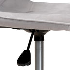 Silla de oficina giratoria de terciopelo con base de metal dorado