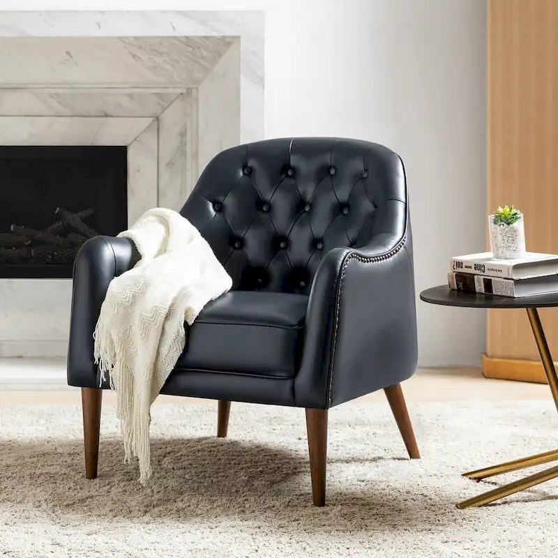 Sillón barril con respaldo capitoné y patas de madera