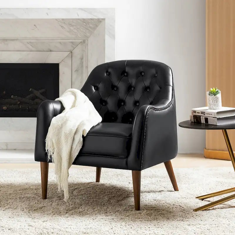 Sillón barril con respaldo capitoné y patas de madera