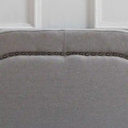 Cabecero tapizado Queen/Full de 62" con detalles de tachuelas
